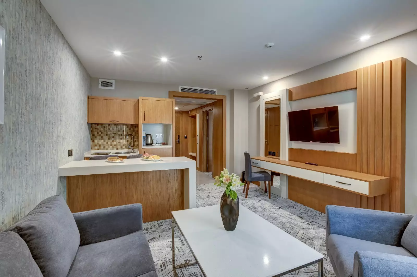 Alibaba https://cdn.alibaba.ir/ostorage/hotel-accommodation-images/6846b23ea1e6f83605b73703_سوئیت جونیور عادی 3.webp